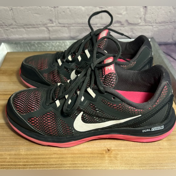 EUC. Nike Dual Fusion Run 3 training/running shoes. 653594-003. Women’s Size 8. - Picture 5 of 14